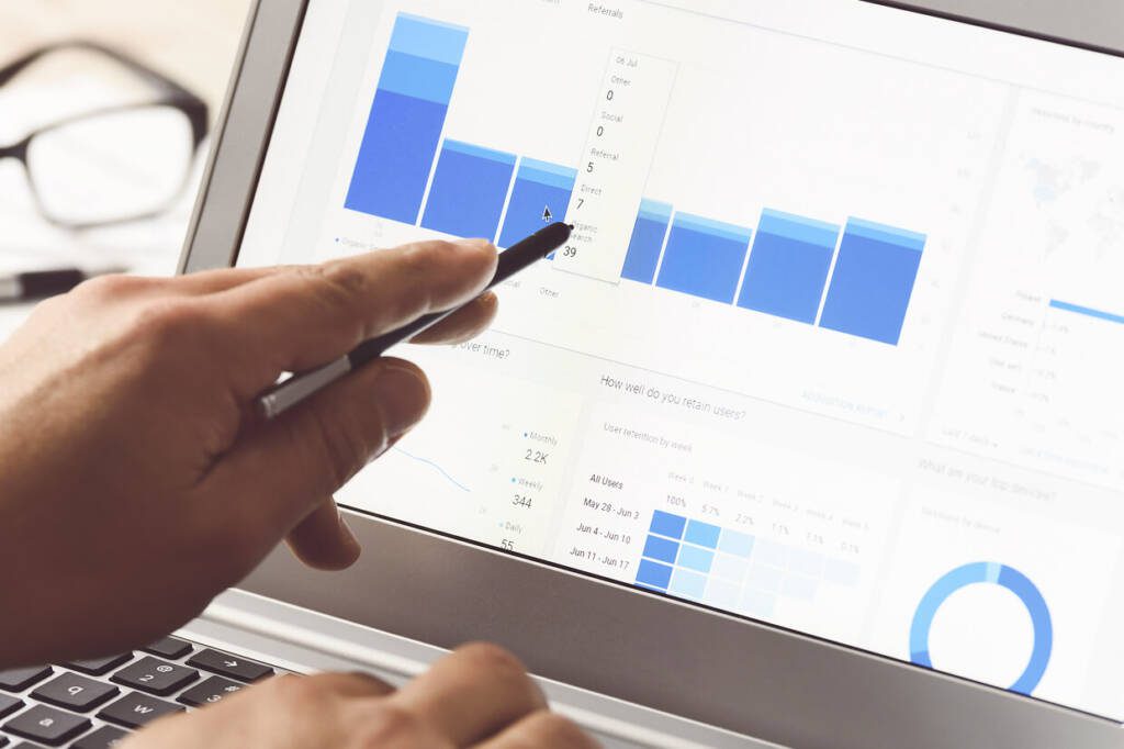 handing holding a pen in front of charts for segmentation